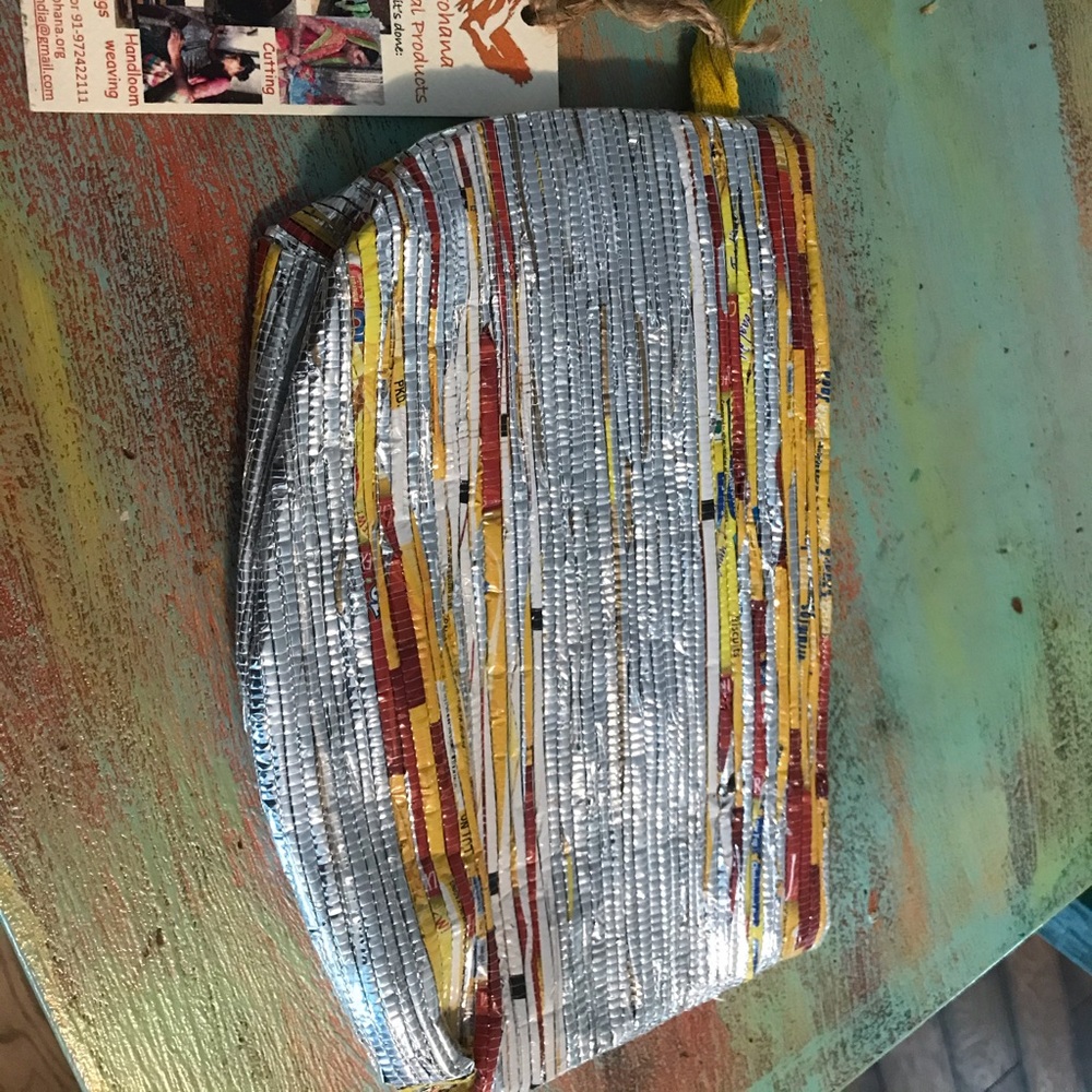 Cosmetic bag made of recycled plastic materials